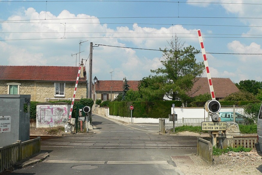 Travaux sur la ligne Lille–Hirson jusqu’en juin, des passages à niveaux prochainement fermés.