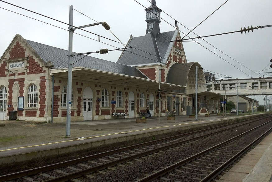 Chauny : le jeune homme happé par un train samedi est décédé.