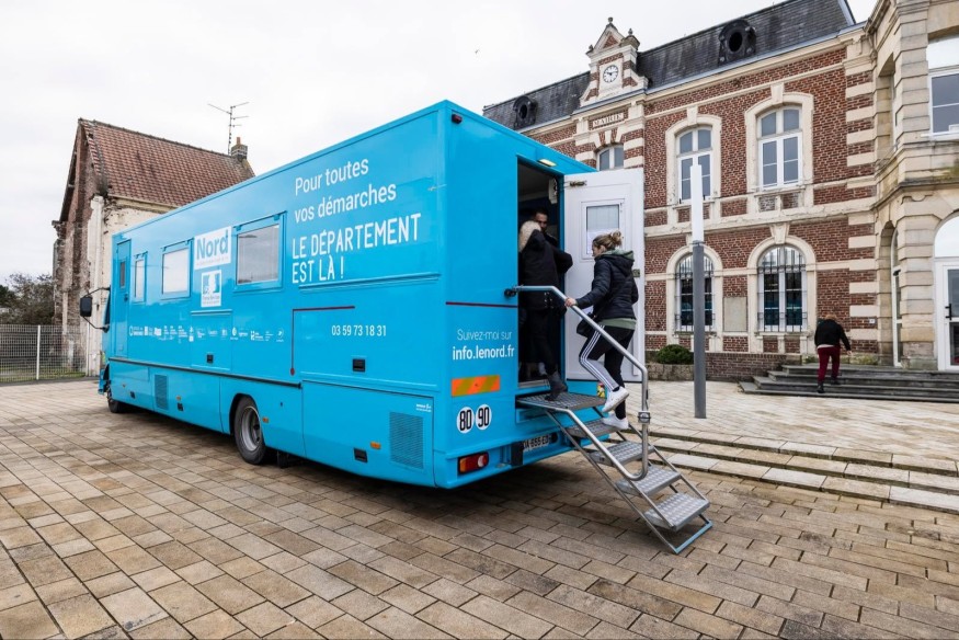 Sud-Avesnois : le Camion bleu de France Services fait étape à Trélon et Wignehies.
